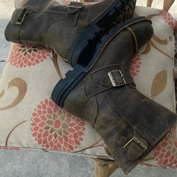 UGG Men's Dark Brown Leather Boots - Picture 5 of 9